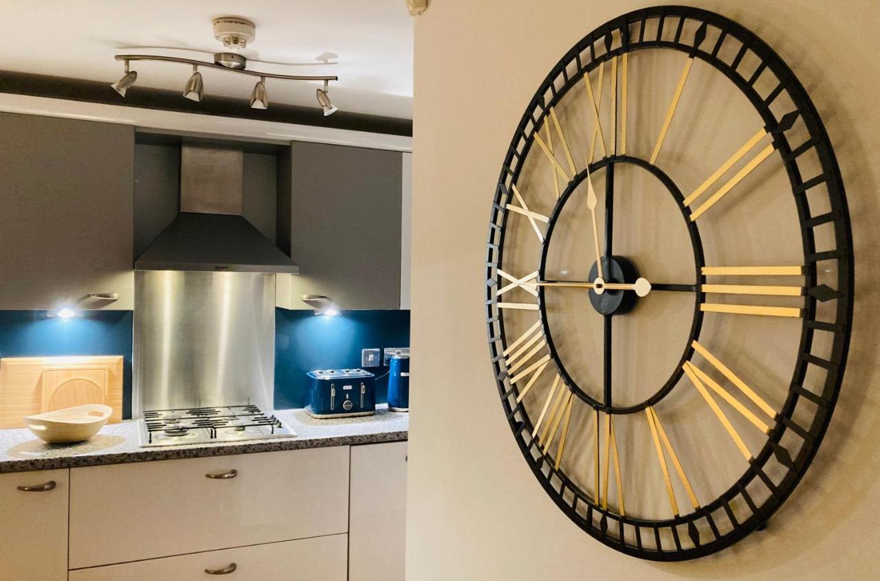 Jungle Escape, City Apartment With Parking & Terrace Chester Esterno foto
