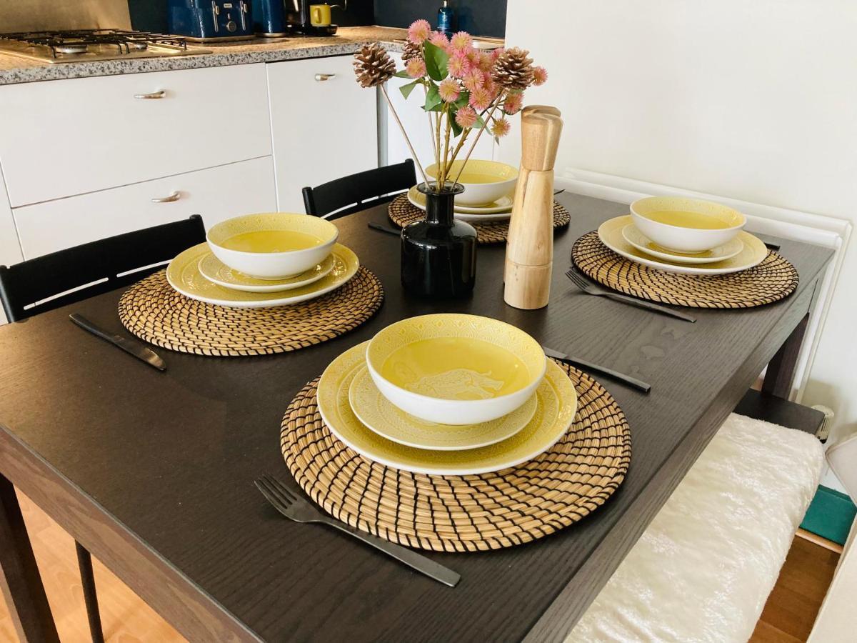 Jungle Escape, City Apartment With Parking & Terrace Chester Esterno foto