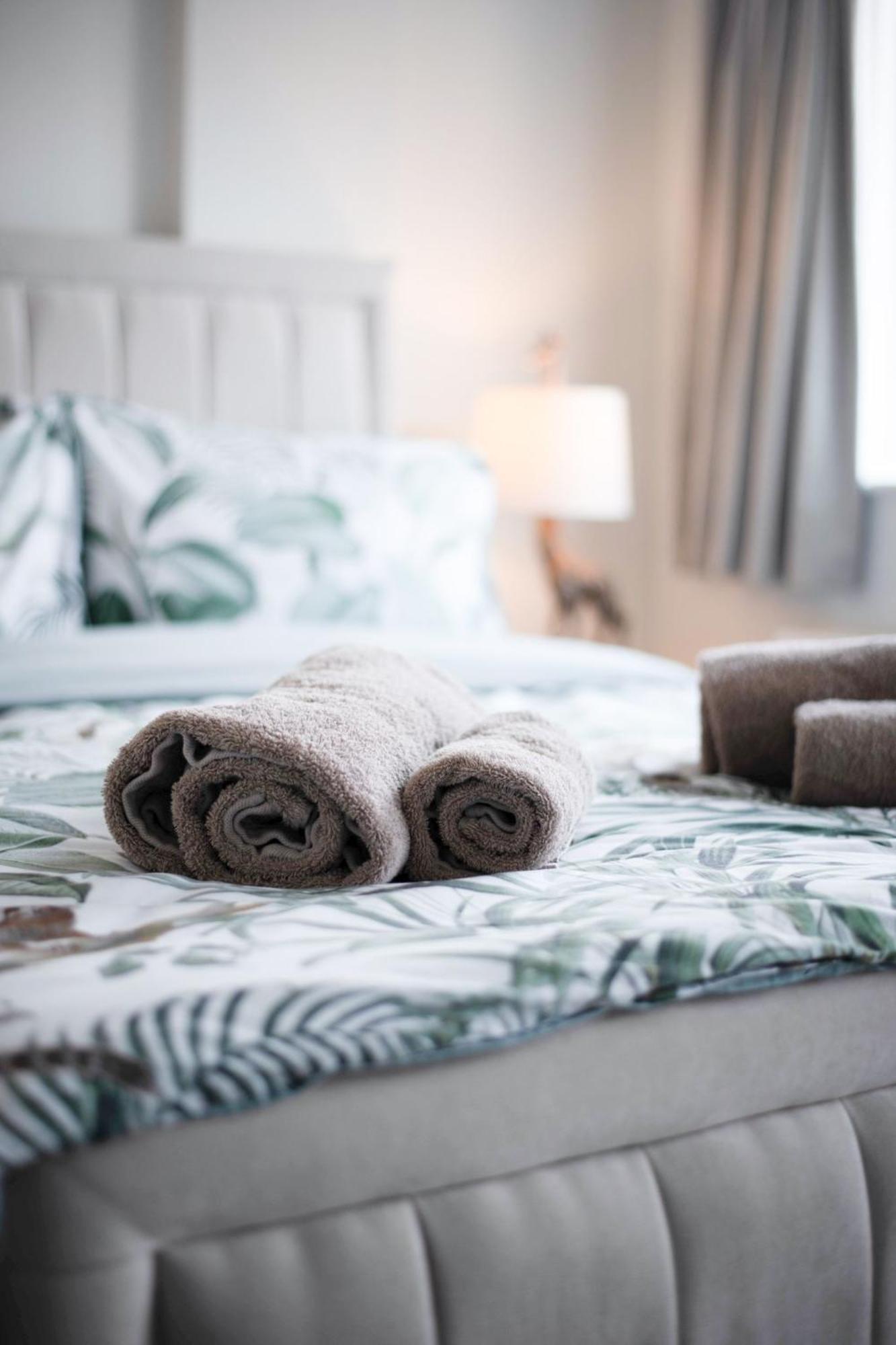 Jungle Escape, City Apartment With Parking & Terrace Chester Esterno foto