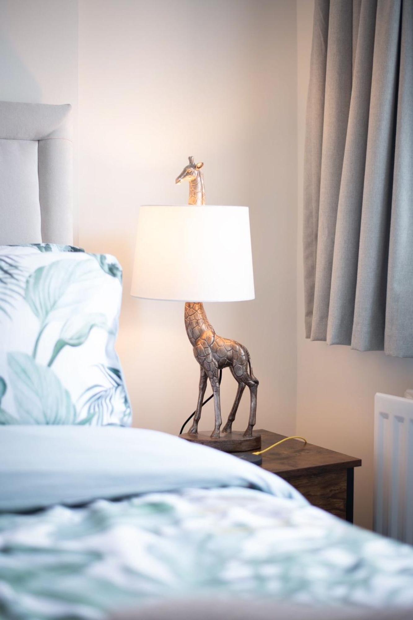 Jungle Escape, City Apartment With Parking & Terrace Chester Esterno foto