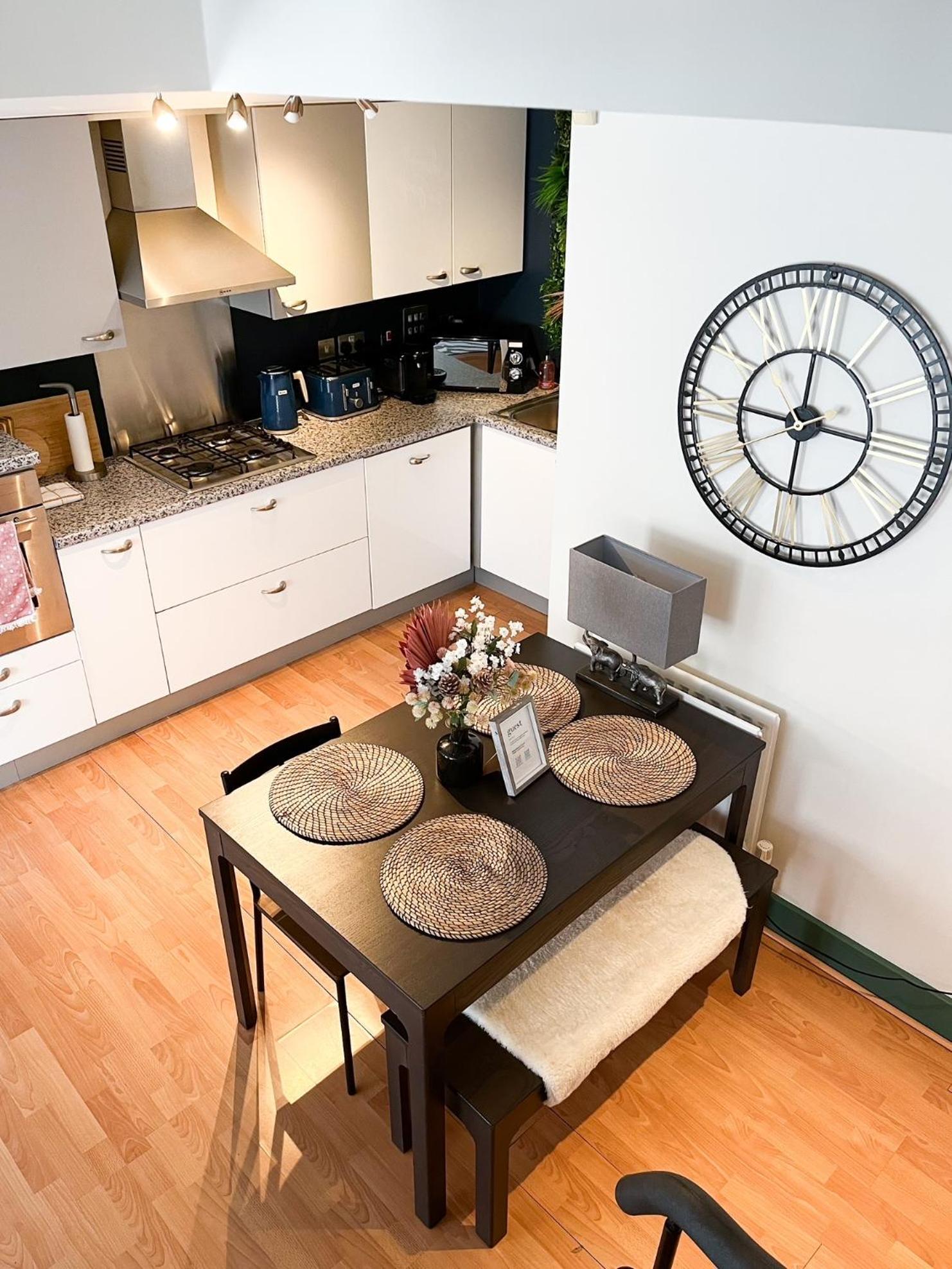 Jungle Escape, City Apartment With Parking & Terrace Chester Esterno foto